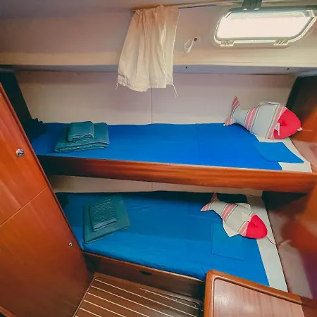 Marada Siracusa Ortigia Botel